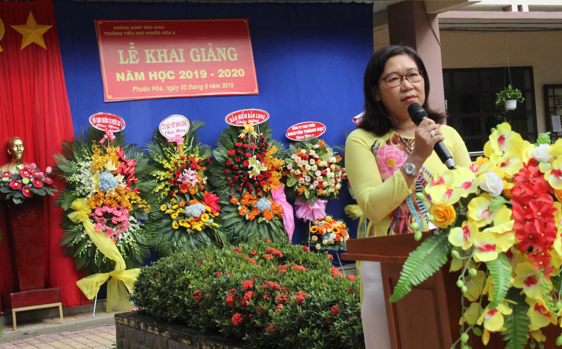 Bà Nguyễn Thị Diễm Đang – Phó Bí thư Đảng ủy - Phó Bí thư Đảng ủy - Chủ tịch UBND xã Phước Hòa đọc thư của Chủ tich nước