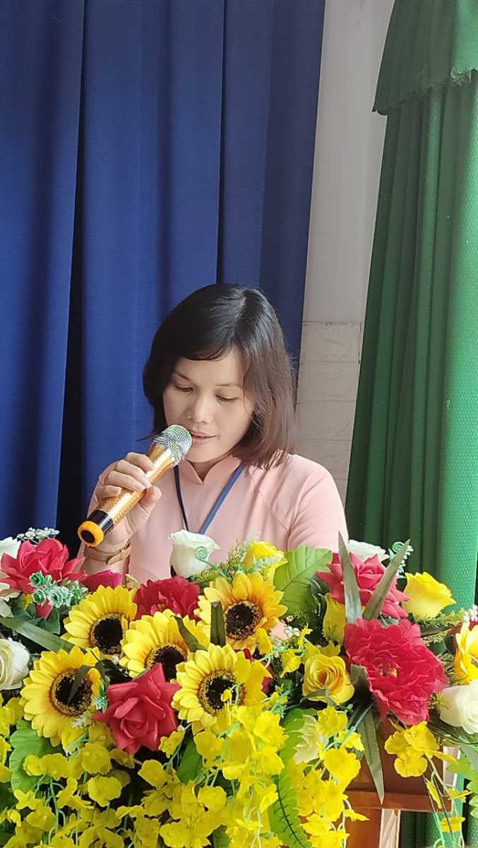 Cô Cao Thị Nghĩa -Bí thư Chi bộ - PHT thông Báo cáo tại Hội nghị
